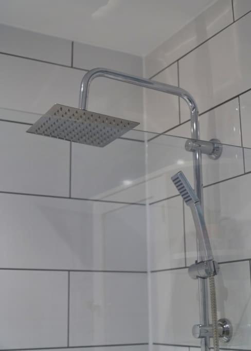 Stunning Luxury 2 Bed Apartment With En-Suite In Wokingham City Centre Exteriör bild
