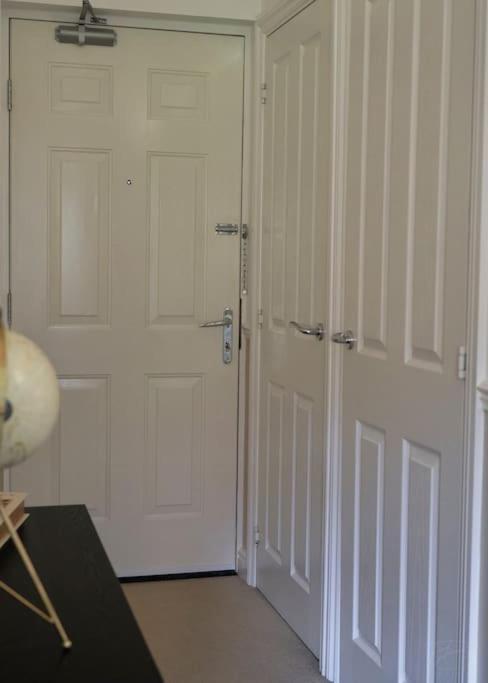 Stunning Luxury 2 Bed Apartment With En-Suite In Wokingham City Centre Exteriör bild